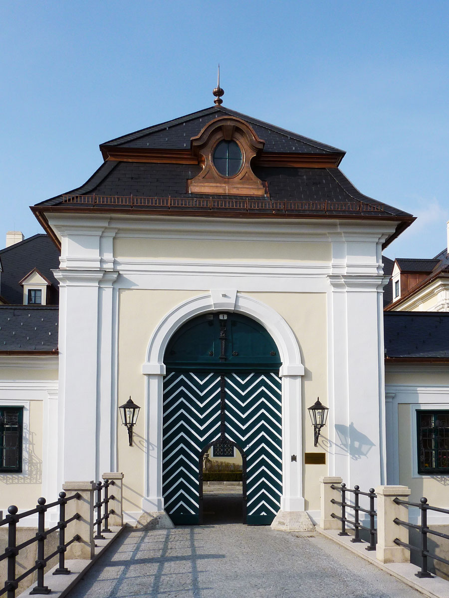 Kupfergaupe am Schloss Laudon, restauriert nach altem Vorbild, Kunstspengler Kyral